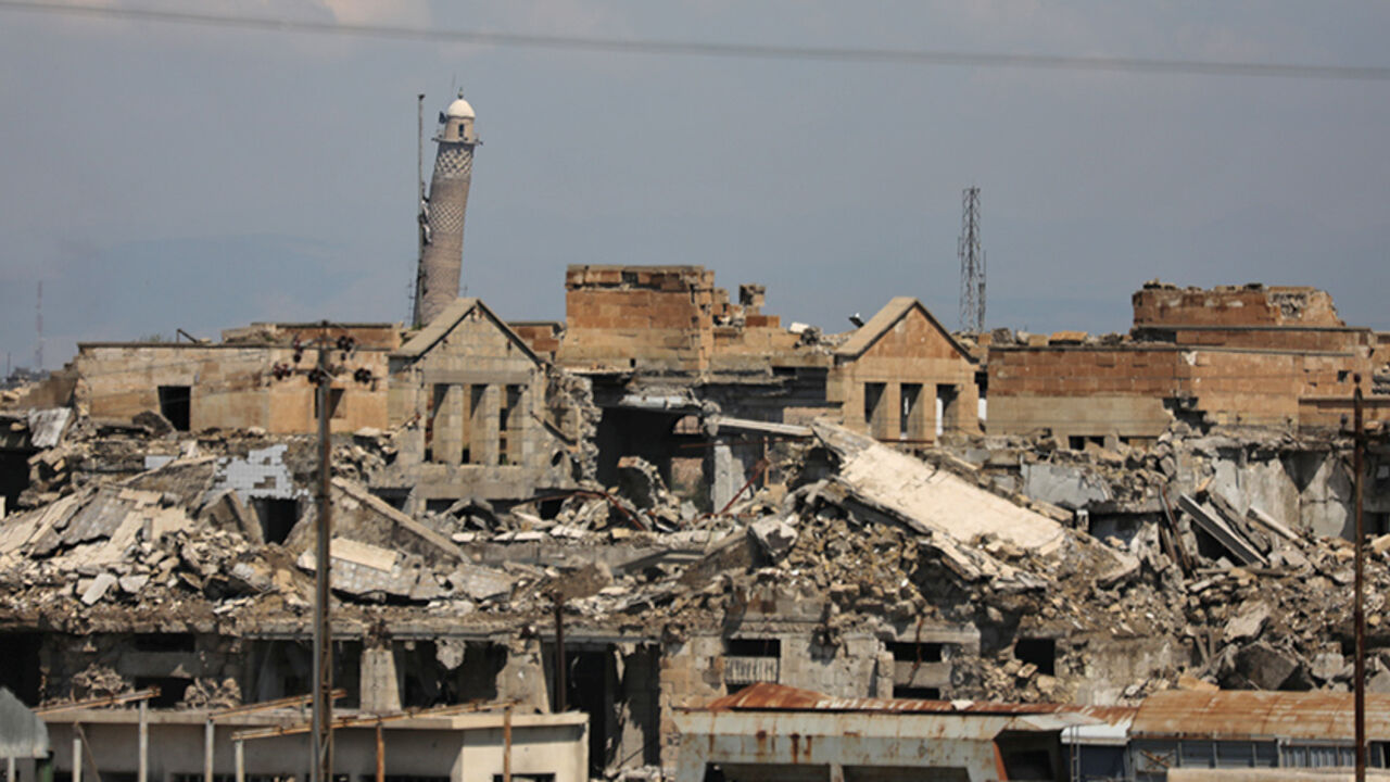 MIDEAST-CRISIS/IRAQ-MOSUL Al-Hadba minaret at the Grand Mosque is seen among destroyed buildings during combats between Iraqi forces and Islamic State in Mosul, Iraq, April 4, 2017. REUTERS/Andres Martinez Casares - RTX340VF
