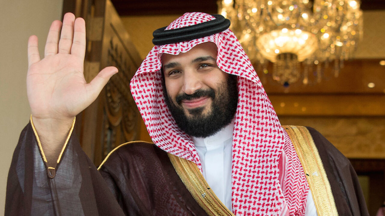SAUDI-PHILIPPINES/ Saudi Deputy Crown Prince Mohammed bin Salman waves as he meets with Philippine President Rodrigo Duterte in Riyadh, Saudi Arabia, April 11, 2017. Bandar Algaloud/Courtesy of Saudi Royal Court/Handout via REUTERS ATTENTION EDITORS - THIS PICTURE WAS PROVIDED BY A THIRD PARTY. FOR EDITORIAL USE ONLY. - RTX354MZ