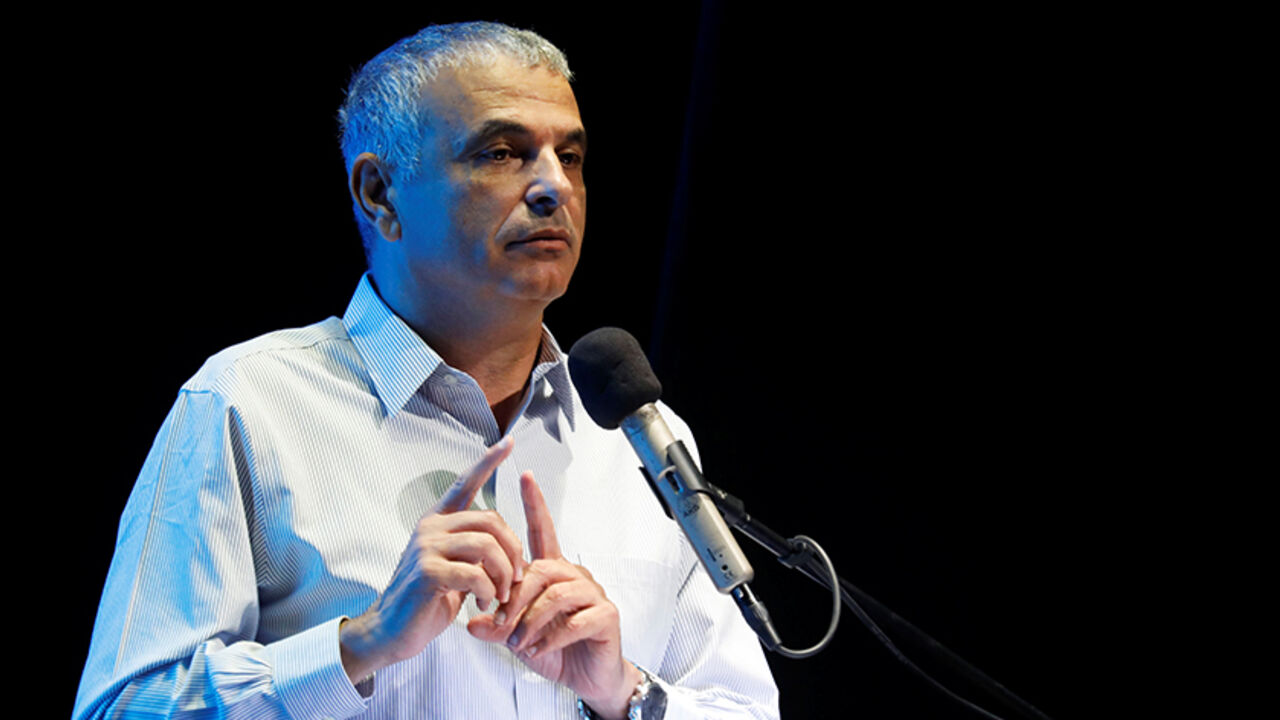 Israeli Finance Minister Moshe Kahlon gestures as he speaks at an event in Ofakim, southern Israel May 29, 2017. REUTERS/Amir Cohen - RTX3821U