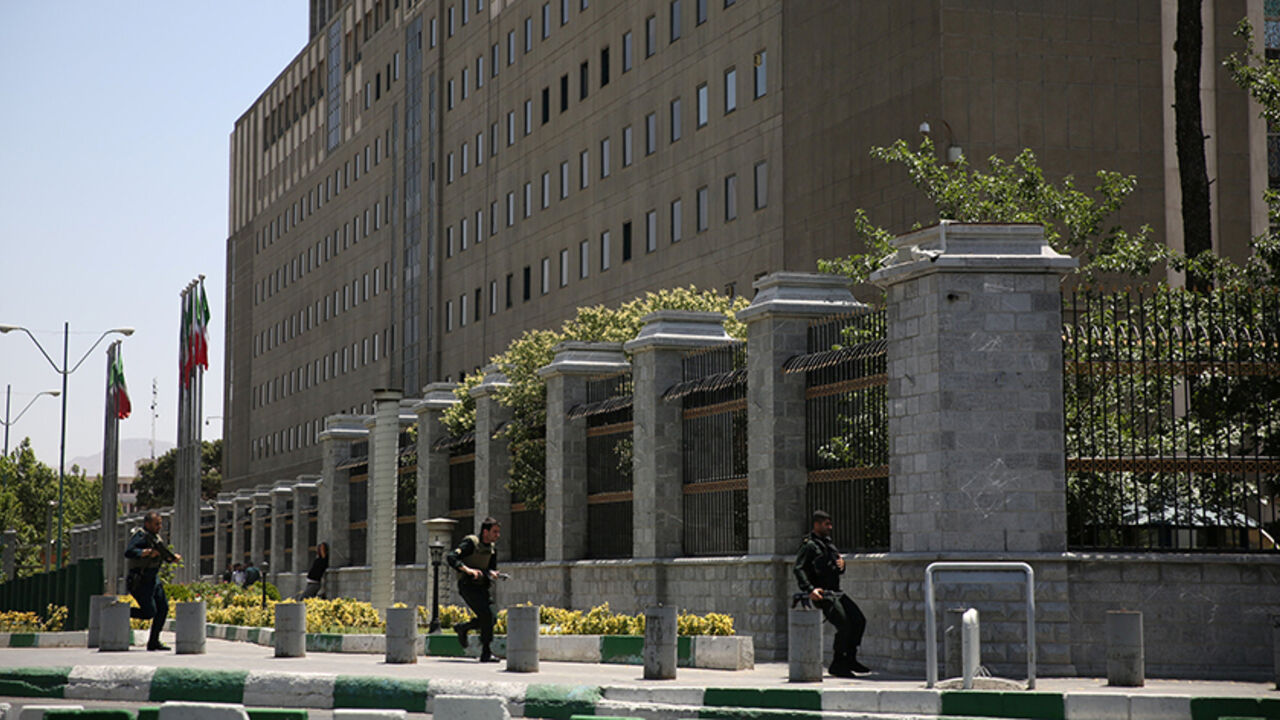 IRAN-SECURITY/ Members of Iranian forces run during a gunmen attack at the parliament's building in central Tehran, Iran, June 7, 2017. TIMA via REUTERS ATTENTION EDITORS - THIS IMAGE WAS PROVIDED BY A THIRD PARTY. FOR EDITORIAL USE ONLY. TPX IMAGES OF THE DAY - RTX39E45