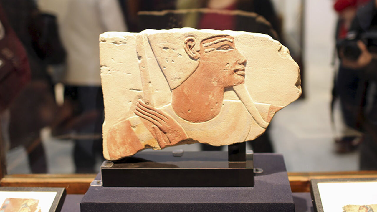 EGYPT-ANTIQUITIES/ A fragment of an ancient Egyptian artifact is displayed at the opening of the "Repatriated Objects Temporary Exhibition" at the Egyptian museum in Cairo, January 14, 2016. The exhibition features more than a hundred antiquities returned from France, the United States, Germany, the United Kingdom, Denmark, Austria, Belgium and South Africa. REUTERS/Asmaa Waguih - RTX22DIA
