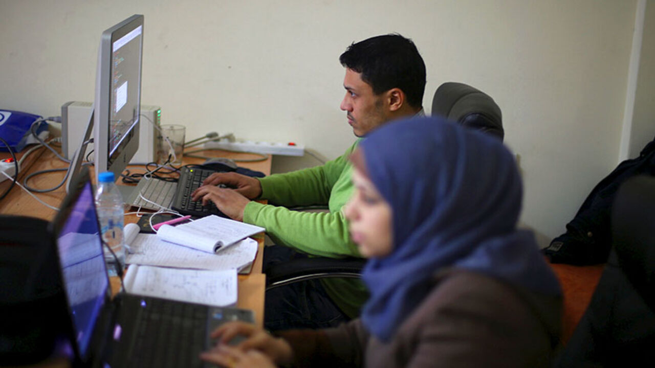 PALESTINIANS-GAZA/BUSINESS Young Palestinian entrepreneurs use their computers at Gaza Sky Geeks office, in Gaza City January 18, 2016. Picture taken January 18, 2016. REUTERS/Ibraheem Abu Mustafa - RTX242SL