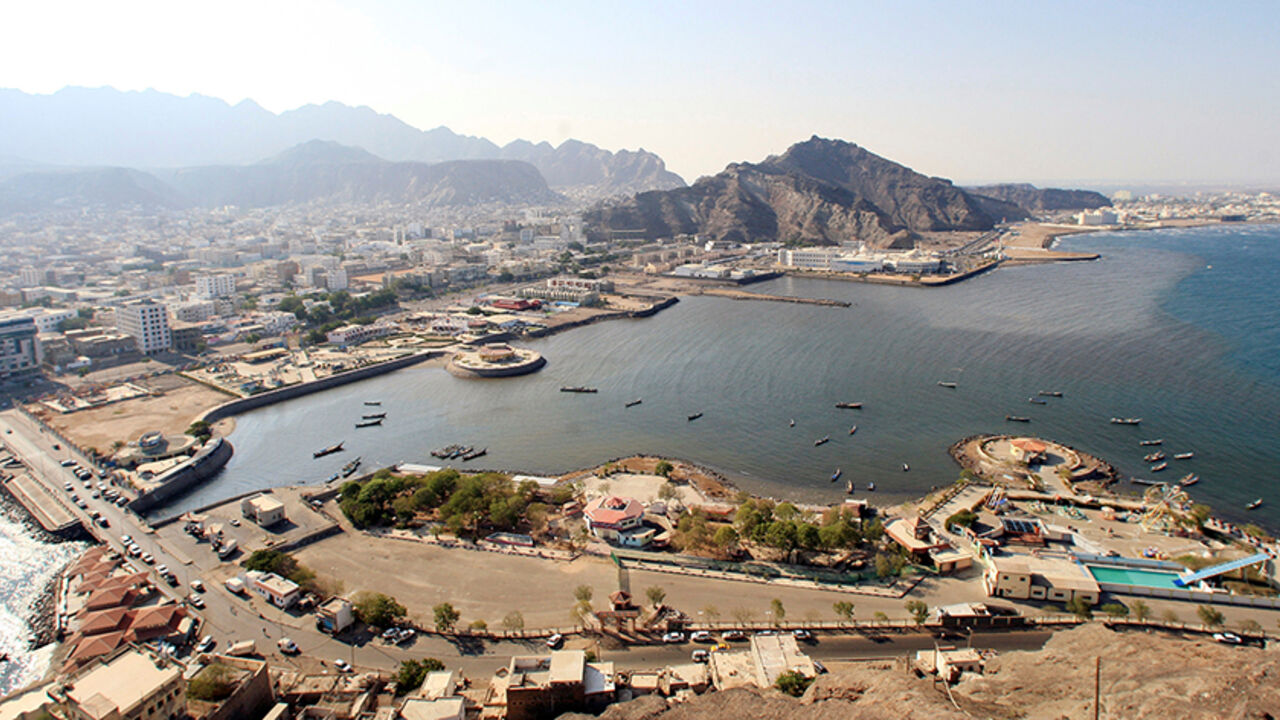 An aerial view shows Aden's City in southern Yemen November 30, 2010. REUTERS/Mohammed Dabbous/File Photo - RTX2JVS5
