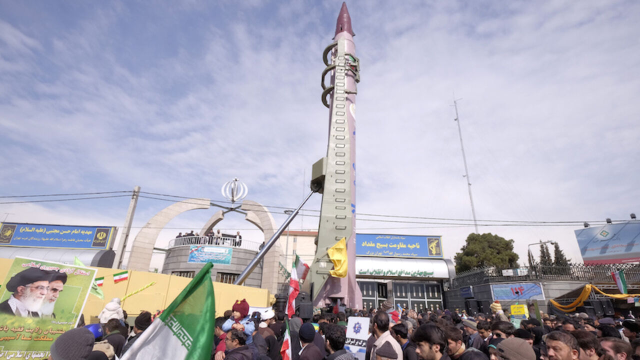 IRAN-MISSILES/FACTORY FILE PHOTO: Iranian-made Emad missile is displayed during a ceremony marking the 37th anniversary of the Islamic Revolution, in Tehran February 11, 2016. REUTERS/Raheb Homavandi/File Photo - RTX37KIM
