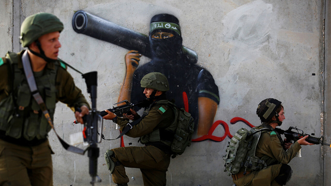 Israeli soldiers from the Home Front Command Unit hold their weapons as they take part in an urban warfare drill inside a mock village at Tze'elim army base in Israel's Negev Desert June 11, 2017. Picture taken June 11, 2017. REUTERS/Amir Cohen - RTX3A2UY