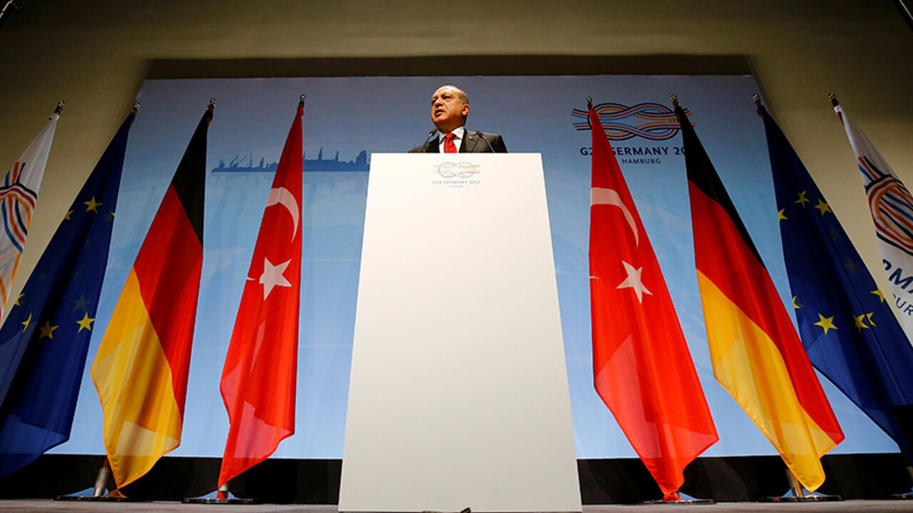 G20-GERMANY/ Turkish President Recep Tayyip Erdogan speaks during a news conference to present the outcome of the G20 leaders summit in Hamburg, Germany July 8, 2017. REUTERS/Wolfgang Rattay TPX IMAGES OF THE DAY - RTX3ANAV