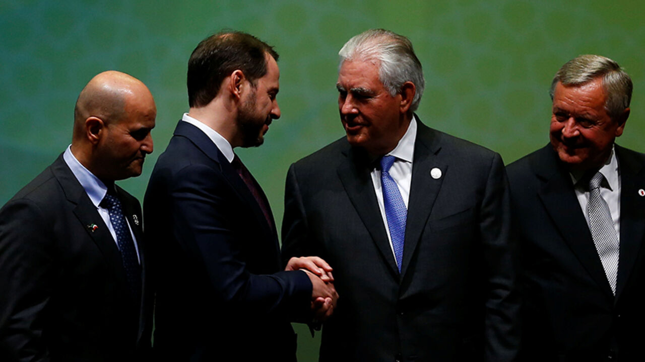 OIL-CONGRESS/ U.S. Secretary of State Rex Tillerson chats with Turkish Energy Minister Berat Albayrak during the opening ceremony of the 22nd World Petroleum Congress in Istanbul, Turkey, July 9, 2017. REUTERS/Murad Sezer - RTX3AQXC