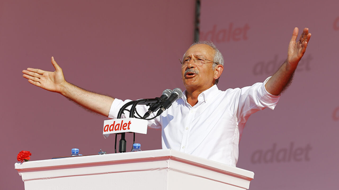 TURKEY-SECURITY/MARCH Kemal Kilicdaroglu, leader of main opposition Republican People's Party (CHP), speaks during a rally to mark the end of his 25-day long protest, dubbed "Justice March", against the detention of the party's lawmaker Enis Berberoglu, in Istanbul, Turkey July 9, 2017. REUTERS/Umit Bektas - RTX3AQZT