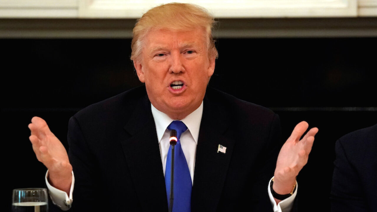 USA-HEALTHCARE/ U.S. President Donald trump speaks during a lunch meeting with Senate Republicans to discuss healthcare at the White House in Washington, U.S., July 19, 2017. REUTERS/Kevin Lamarque - RTX3C3ZR