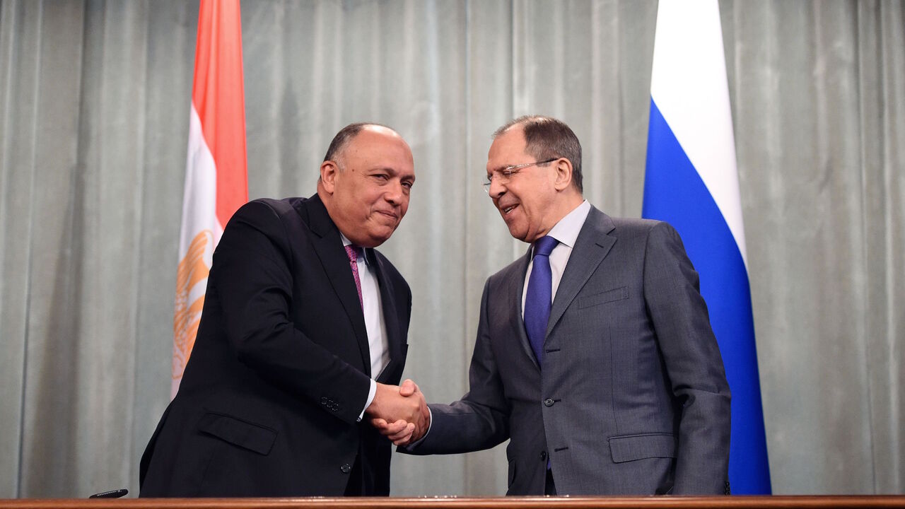 DV2227294 Russian Foreign Minister Sergei Lavrov (R) shakes hands with his Egyptian counterpart Sameh Shoukry during a joint press conference following their meeting in Moscow, on March 16, 2016. AFP PHOTO / VASILY MAXIMOV / AFP / VASILY MAXIMOV (Photo credit should read VASILY MAXIMOV/AFP/Getty Images)