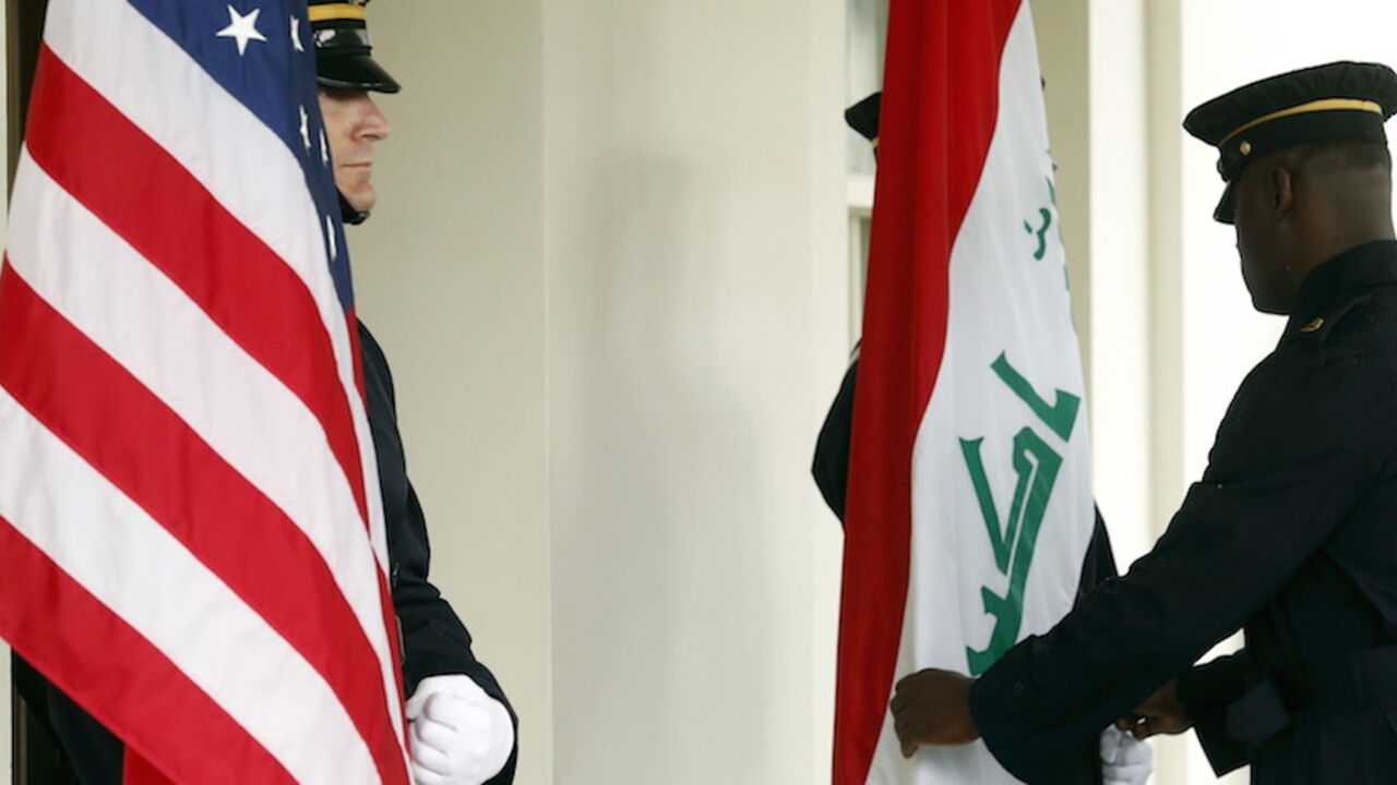 USA-IRAQ/ Military honor guards dress an Iraqi flag as they prepare to greet Iraq's Prime Minister Haider Al-Abadi upon his arrival to meet with U.S. President Barack Obama at the White House in Washington April 14, 2015. Al-Abadi and Obama will discuss the fight against Islamic State on Tuesday at a White House meeting likely to be dominated by Iraqi requests for U.S. arms and tension over Iran's role on the battlefield. REUTERS/Jonathan Ernst - RTR4XARN