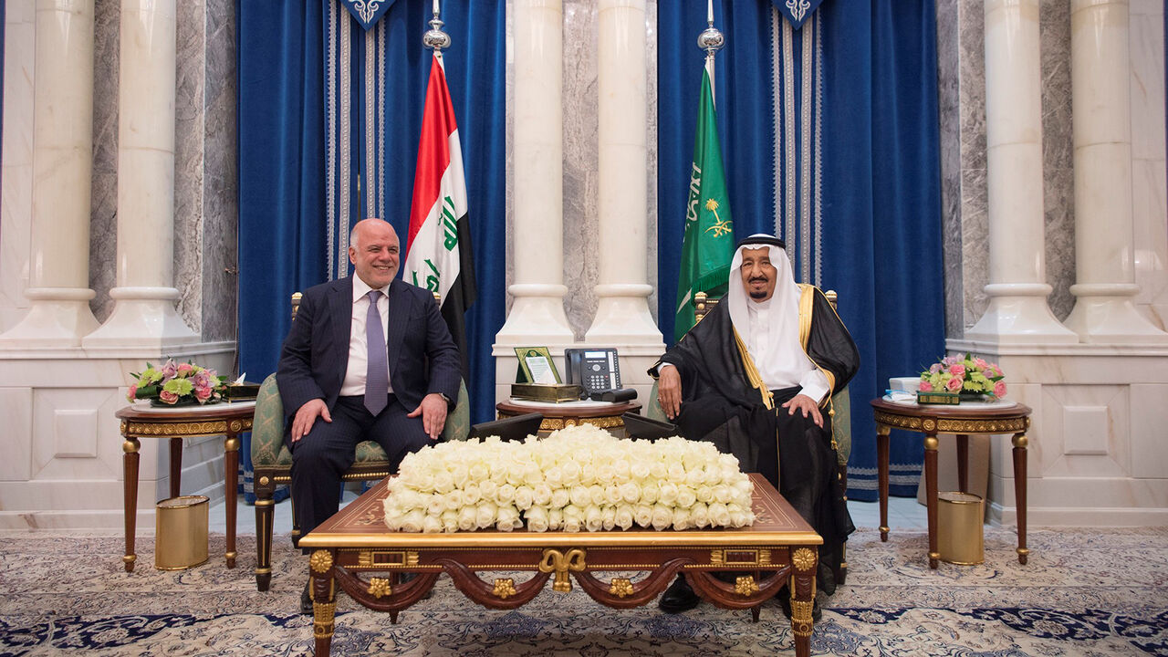 SAUDI-IRAQ/ Saudi Arabia's King Salman bin Abdulaziz Al Saud (R) talks with Iraqi Prime Minister Haider al-Abadi in Jeddah, Saudi Arabia, June 19, 2017. Bandar Algaloud/Courtesy of Saudi Royal Court/Handout via REUTERS ATTENTION EDITORS - THIS PICTURE WAS PROVIDED BY A THIRD PARTY. - RTS17RSB