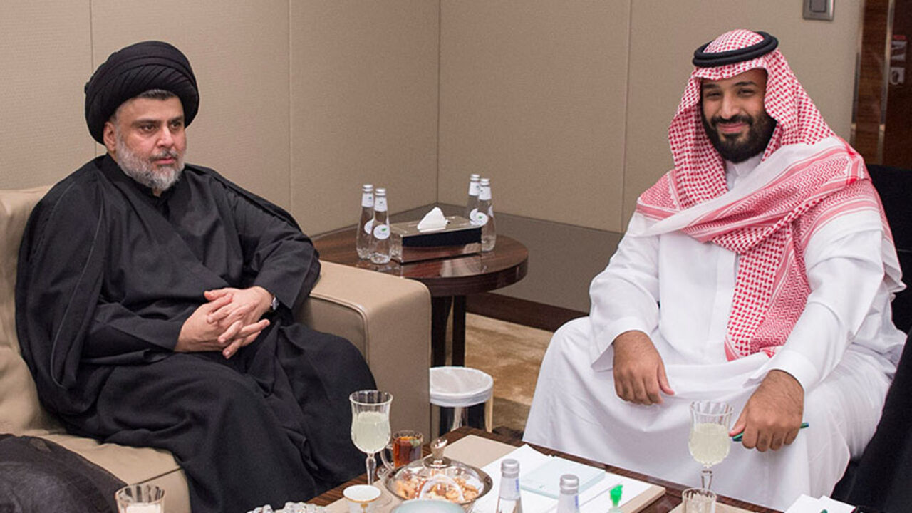 Saudi Crown Prince Mohammed bin Salman meets with Iraqi Shi'ite leader Muqtada al-Sadr in Jeddah, Saudi Arabia July 30, 2017. Bandar Algaloud/Courtesy of Saudi Royal Court/Handout via REUTERS ATTENTION EDITORS - THIS PICTURE WAS PROVIDED BY A THIRD PARTY. - RTS19RFH