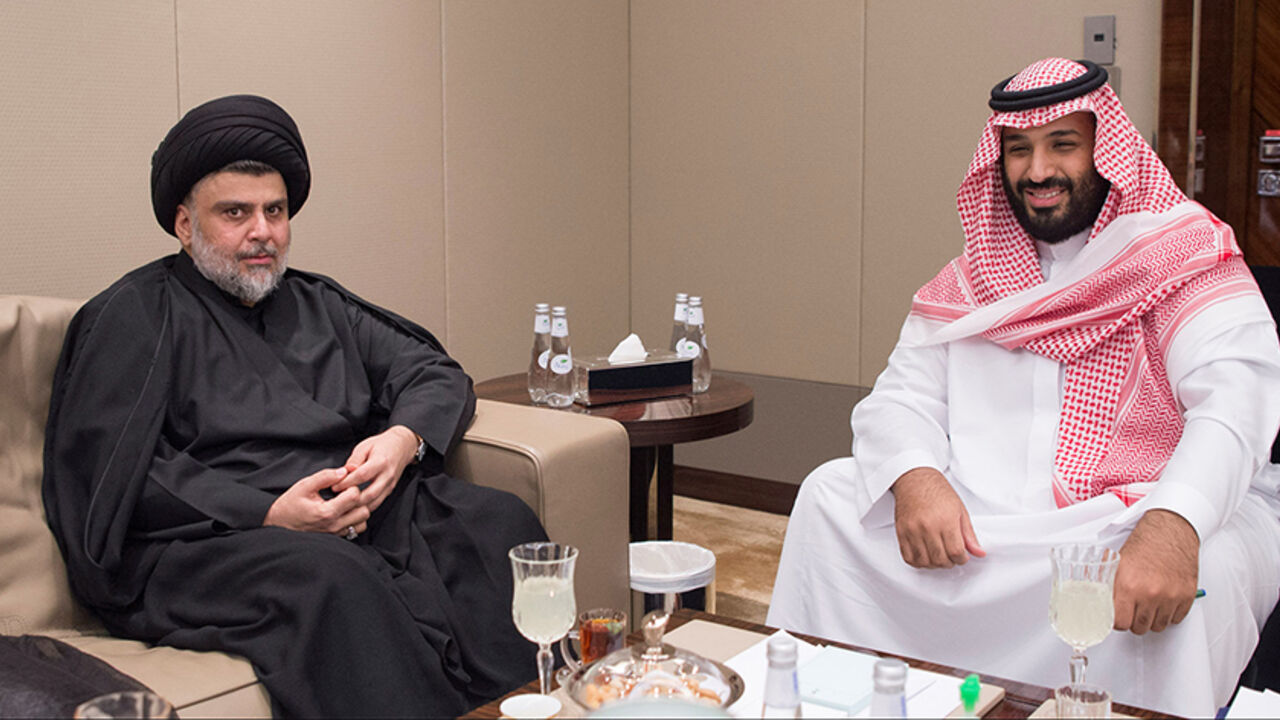 SAUDI-IRAQ/ Saudi Crown Prince Mohammed bin Salman meets with Iraqi Shi'ite leader Muqtada al-Sadr in Jeddah, Saudi Arabia July 30, 2017. Bandar Algaloud/Courtesy of Saudi Royal Court/Handout via REUTERS ATTENTION EDITORS - THIS PICTURE WAS PROVIDED BY A THIRD PARTY. TPX IMAGES OF THE DAY - RTS19RFI