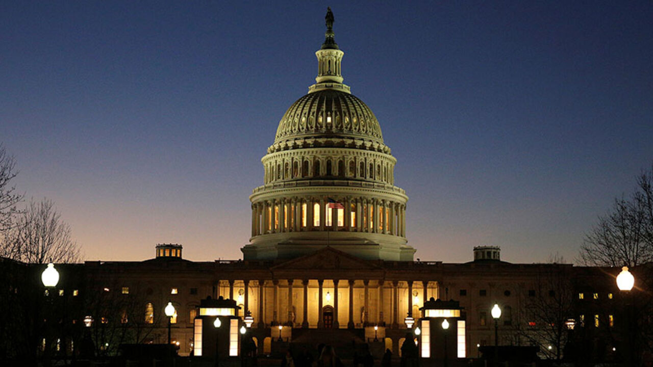 USA-CONGRESS/ The U.S. Capitol Building is lit at sunset in Washington, U.S., December 20, 2016. REUTERS/Joshua Roberts - RTX2VXTZ