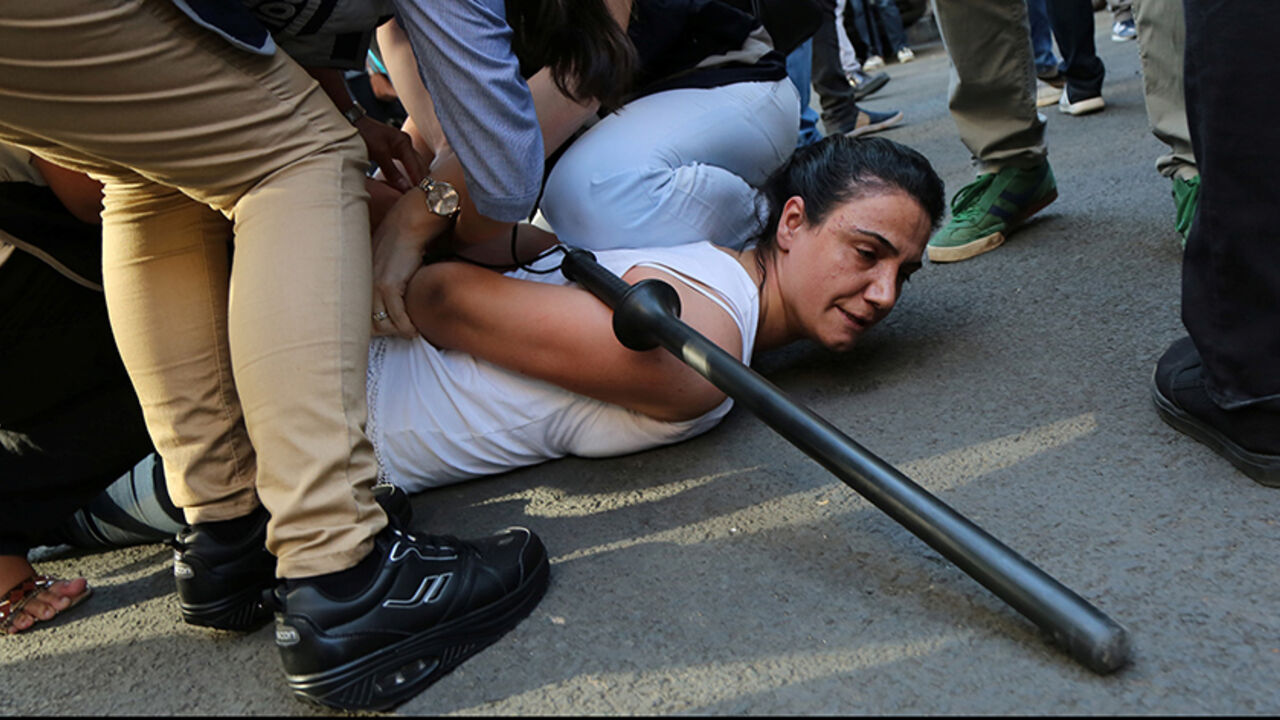 TURKEY-SECURITY/ Police officers detain a demonstrator during a protest against the dismissal of civil servants following a post-coup emergency decree, in the Kurdish-dominated southeastern city of Diyarbakir, Turkey, July 17, 2017. REUTERS/Sertac Kayar - RTX3BUBQ