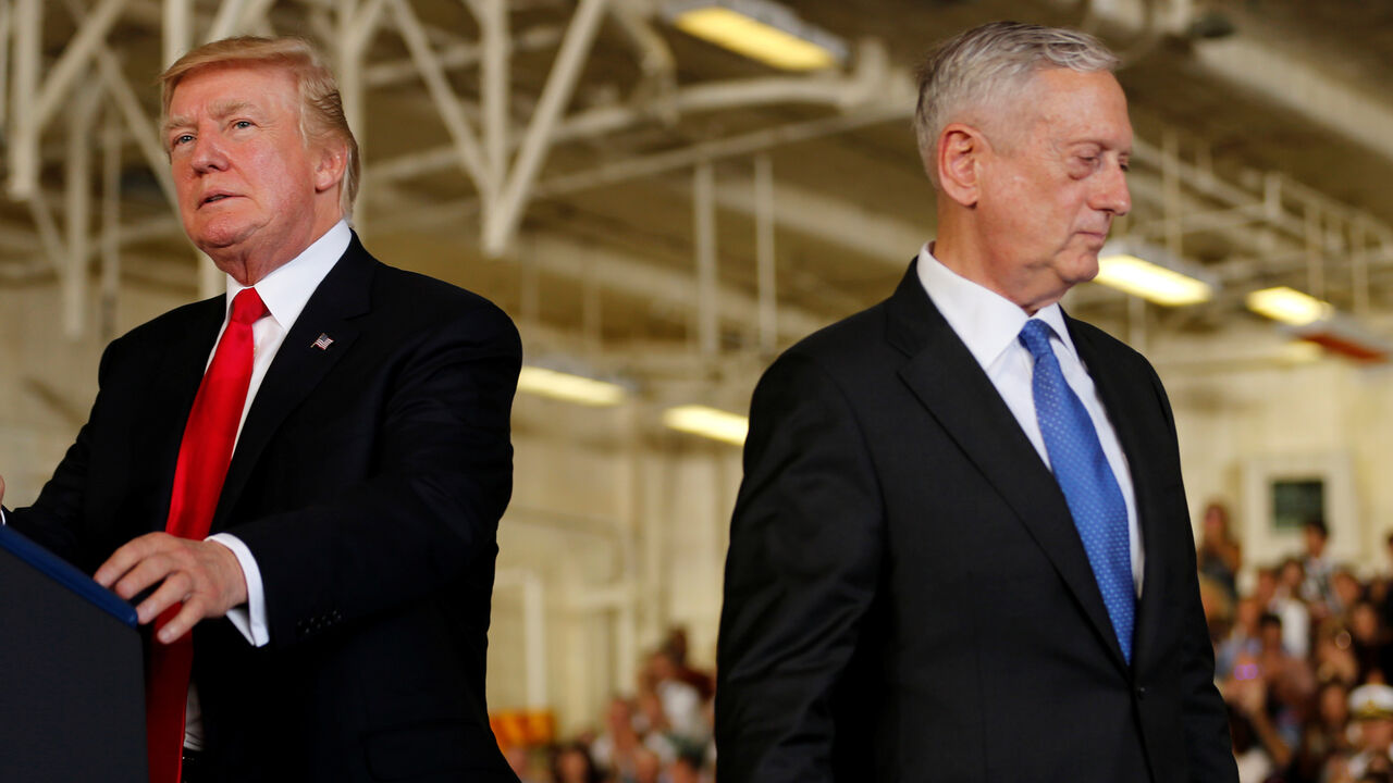 USA-TRUMP/ U.S. President Donald Trump (L) is introduced by Defense Secretary James Mattis (R) during the commissioning ceremony of the aircraft carrier USS Gerald R. Ford at Naval Station Norfolk in Norfolk, Virginia, U.S. July 22, 2017. REUTERS/Jonathan Ernst - RTX3CIPV