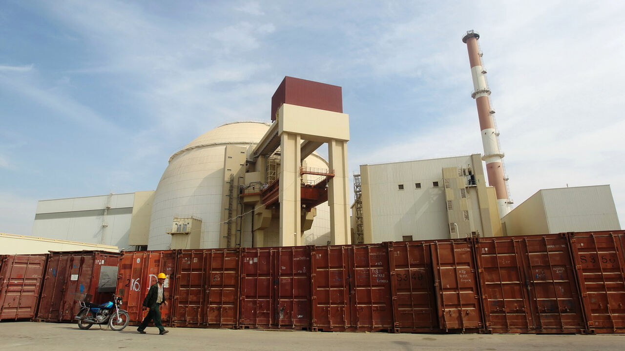 A Russian worker walks past the Bushehr nuclear power plant, 1,200 km (746 miles) south of Tehran October 26, 2010. Iran has begun loading fuel into the core of its first nuclear power plant on Tuesday, one of the last steps to realising its stated goal of becoming a peaceful nuclear power, state-run Press TV reported on Tuesday. REUTERS/Mehr News Agency/Majid Asgaripour (IRAN - Tags: POLITICS ENERGY IMAGES OF THE DAY) - GM1E6AQ1FIY01