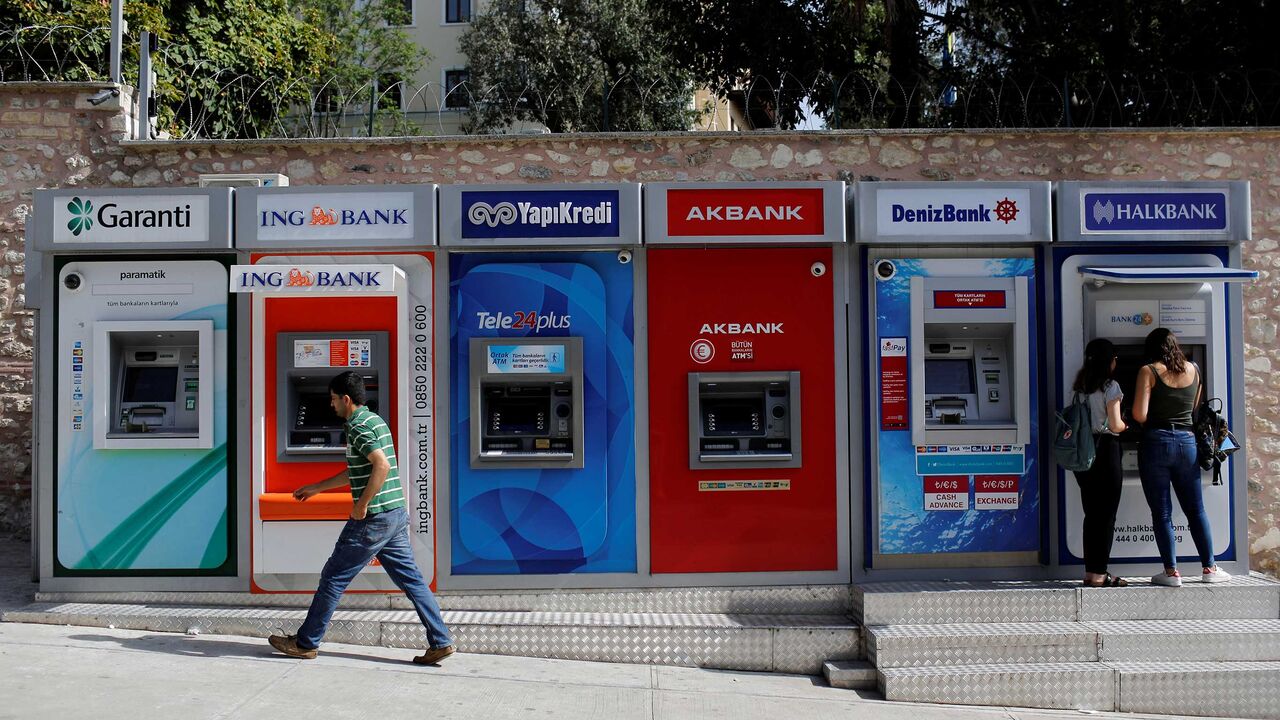 GLOBAL-BANKS/ RTX3FU2T.jpg