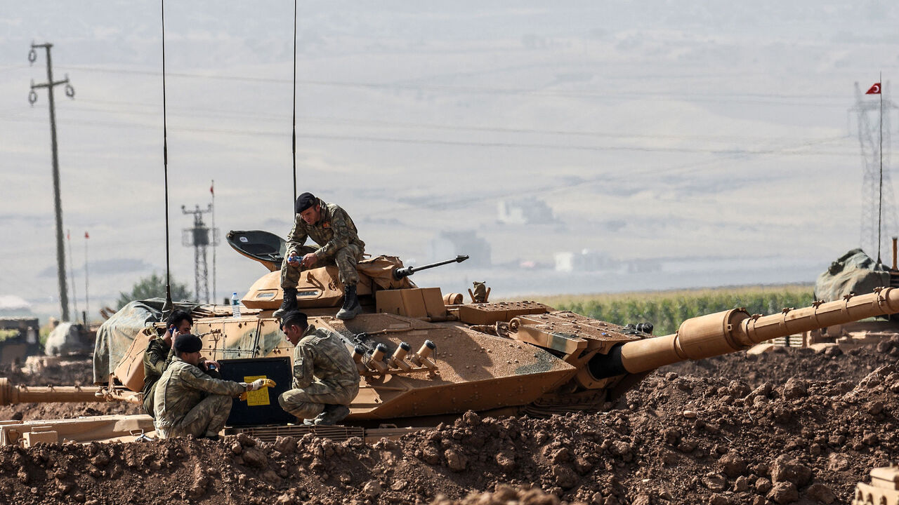 AFP_SU3GU Turkish soldiers conduct military exercises near the Habur crossing gate between Turkey and Iraq on September 27, 2017 in the Silopi district, southeast Turkey.
Iraqi soldiers on September 26 took part in a Turkish military drill close to the Iraqi border on Tuesday, an AFP photographer said, a day after Iraq's Kurdish region held a vote on independence. / AFP PHOTO / ILYAS AKENGIN (Photo credit should read ILYAS AKENGIN/AFP/Getty Images)