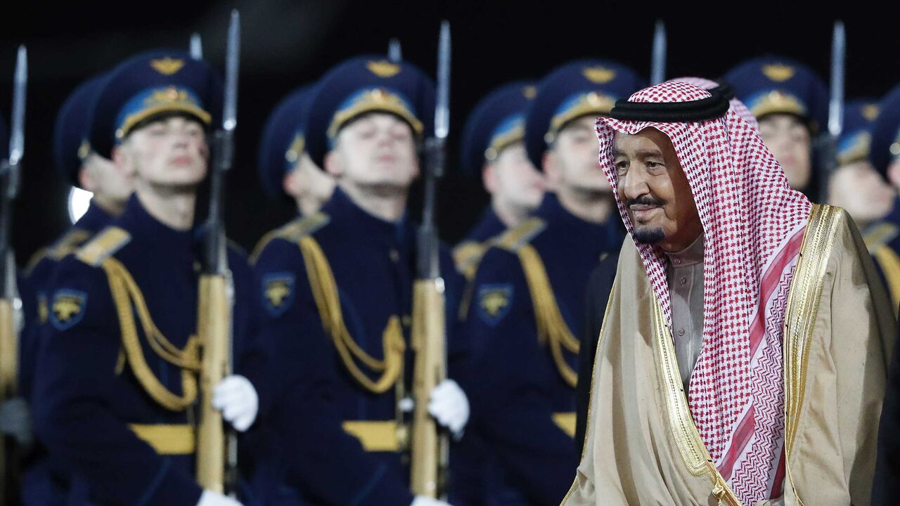 SAUDI-KING/RUSSIA-ARRIVAL RTS1F4LW.jpg
