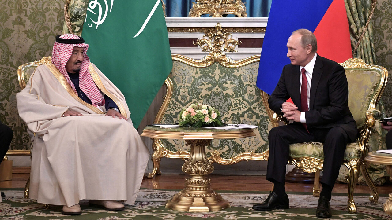 Russian President Vladimir Putin (R) meets with Saudi Arabia's King Salman in the Kremlin in Moscow, Russia October 5, 2017. Sputnik/Alexei Nikolsky/Kremlin via REUTERS ATTENTION EDITORS - THIS IMAGE WAS PROVIDED BY A THIRD PARTY. - RC1C4DF4B090