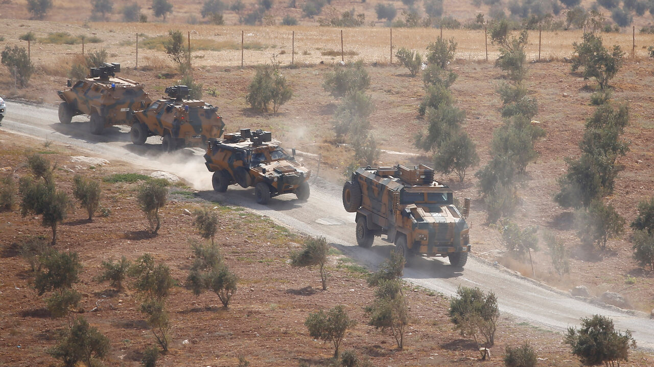 MIDEAST-CRISIS/SYRIA-TURKEY Turkish armoured military vehicles patrol on the Turkish-Syrian border line in Reyhanli, Hatay province, Turkey, October 8, 2017. REUTERS/Osman Orsal - RC19C08D1DE0