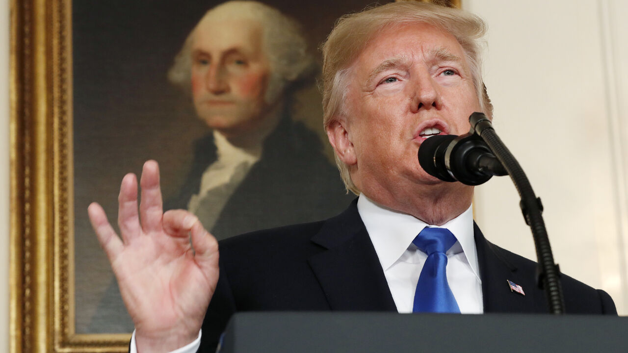 IRAN-NUCLEAR/TRUMP U.S. President Donald Trump speaks about Iran and the Iran nuclear deal in front of a portrait of President George Washington in the Diplomatic Room of the White House in Washington, U.S., October 13, 2017. REUTERS/Kevin Lamarque - HP1EDAD1BXDA9