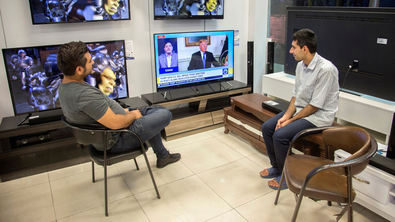 IRAN-NUCLEAR/TRUMP Men watch a television broadcast of U.S. President Donald Trump's speech, in Tehran, Iran October 13, 2017. Nazanin Tabatabaee Yazdi/TIMA via REUTERS ATTENTION EDITORS - THIS IMAGE WAS PROVIDED BY A THIRD PARTY. - RC13A337D430