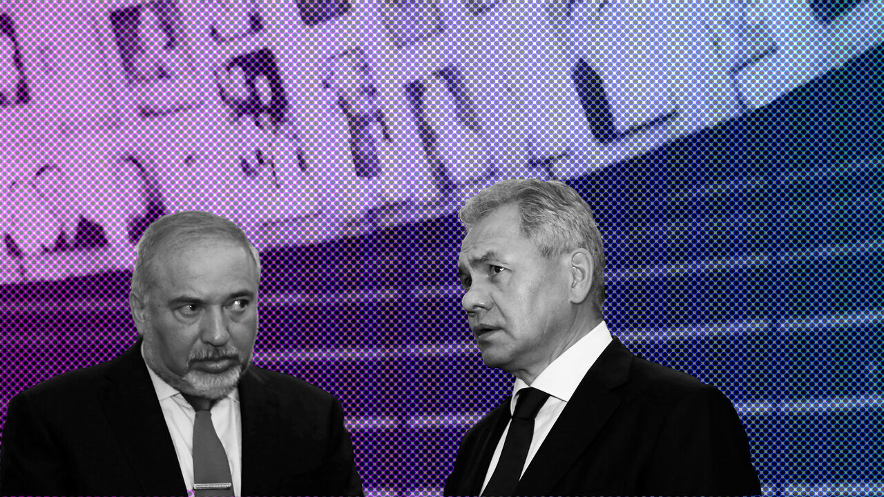 ISRAEL-RUSSIA/SHOYGU Russian Defence Minister Sergey Shoigu (R) stands next to his Israeli counterpart Avigdor Lieberman as as they look at pictures of Jews killed in the Holocaust during a visit to the Hall of Names at Yad Vashem's Holocaust History Museum in Jerusalem October 17, 2017. REUTERS/Ronen Zvulun - RC1504C794D0