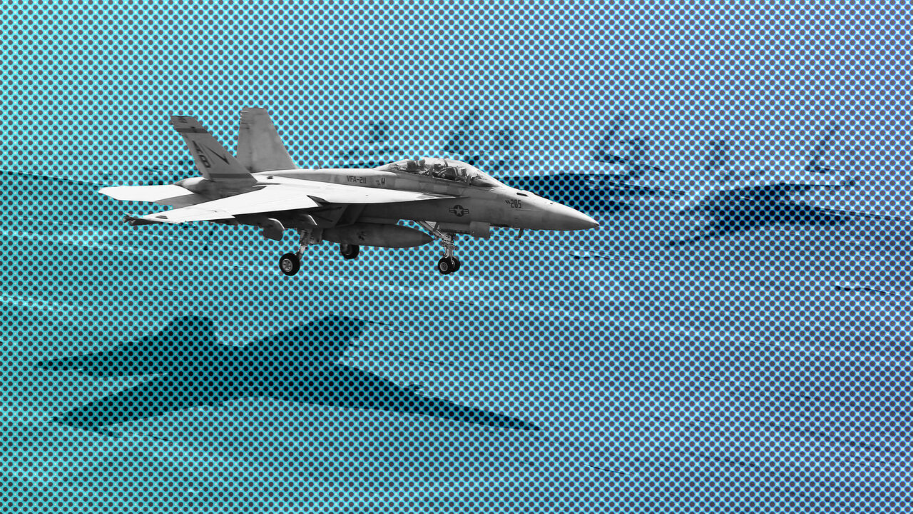MIDEAST-CRISIS/USA A F/A-18E/F Super Hornets of Strike Fighter Attack Squadron 211 (VFA-211) lands on the flight deck of the USS Theodore Roosevelt (CVN-71) aircraft carrier in the Gulf June 18, 2015. The U.S. carrier is deployed in the region to act as a platform to strike key positions taken over by the Islamic State fighters in Iraq and Syria, according to the ship's press officer. Picture taken June 18, 2015. REUTERS/Hamad I Mohammed TPX IMAGES OF THE DAY - GF10000133332