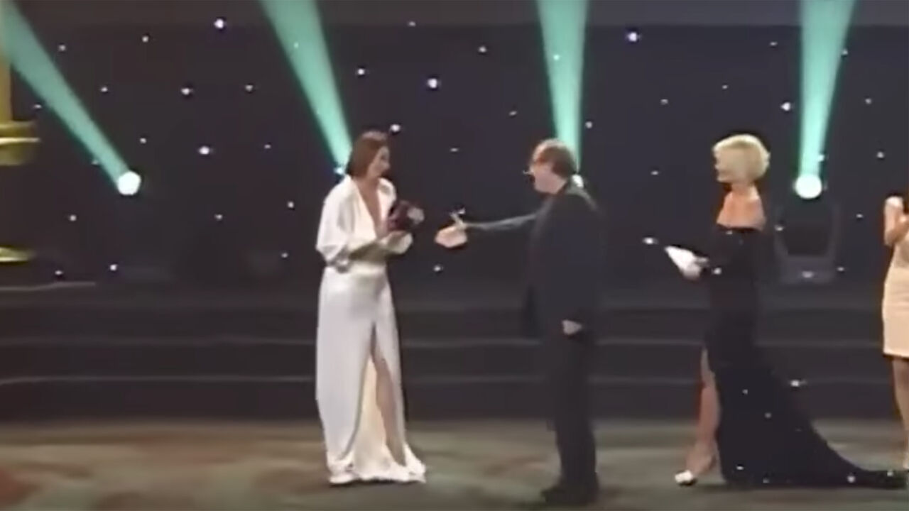 Turkey_Award_Handshake_.jpg