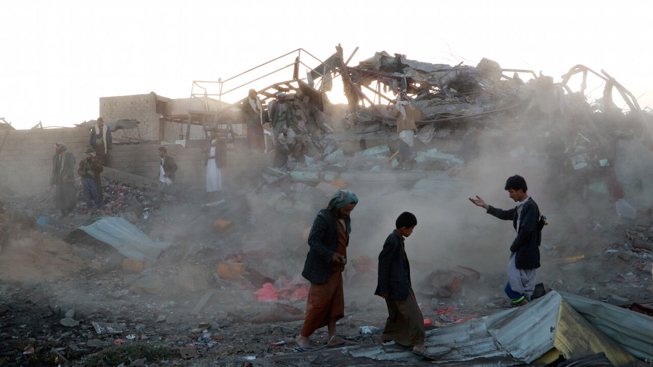 YEMEN-SECURITY/ People walk at the site of an air strike in the northwestern city of Saada, Yemen November 1, 2017. REUTERS/Naif Rahma - RC132DF59570