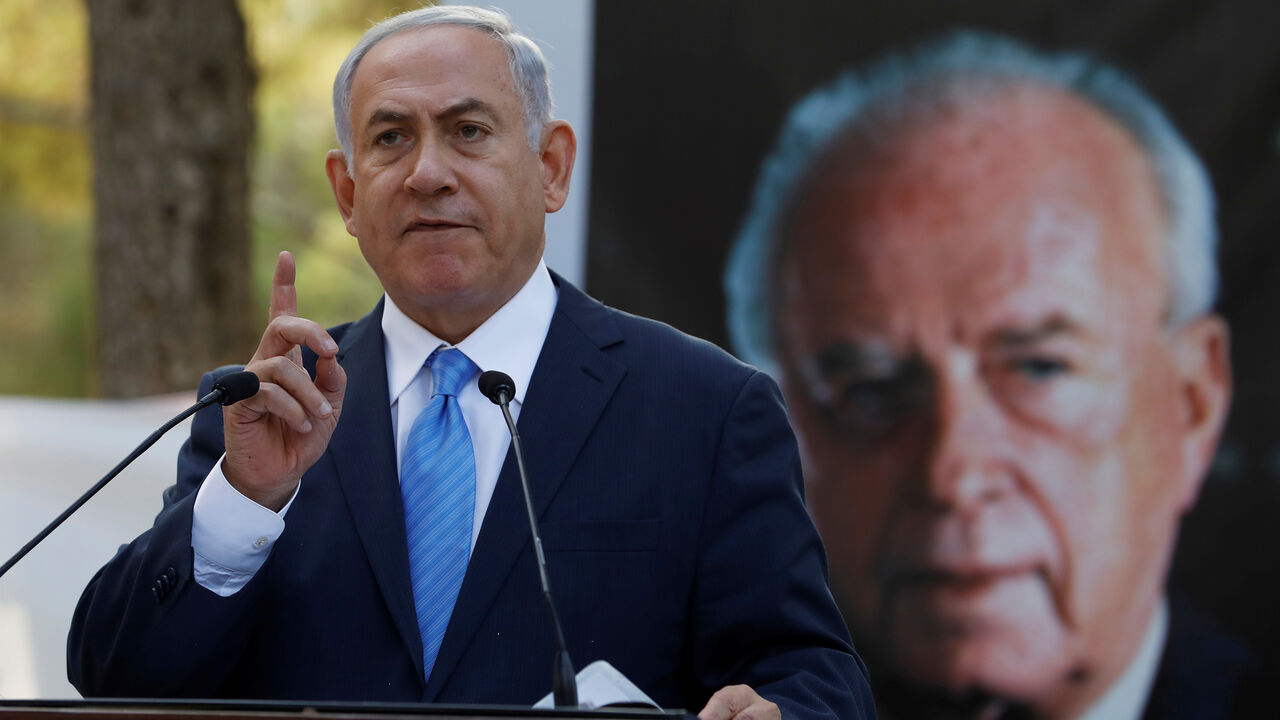 ISRAEL-RABIN/ Israel's Prime Minister Benjamin Netanyahu attends a memorial ceremony for the late prime minister Yitzhak Rabin at Mount Herzl military cemetery in Jerusalem as Israel marks the 22nd anniversary of Rabin's killing by an ultra-nationalist Jewish assassin, November 1, 2017. REUTERS/Ronen Zvulun - RC1D75149620
