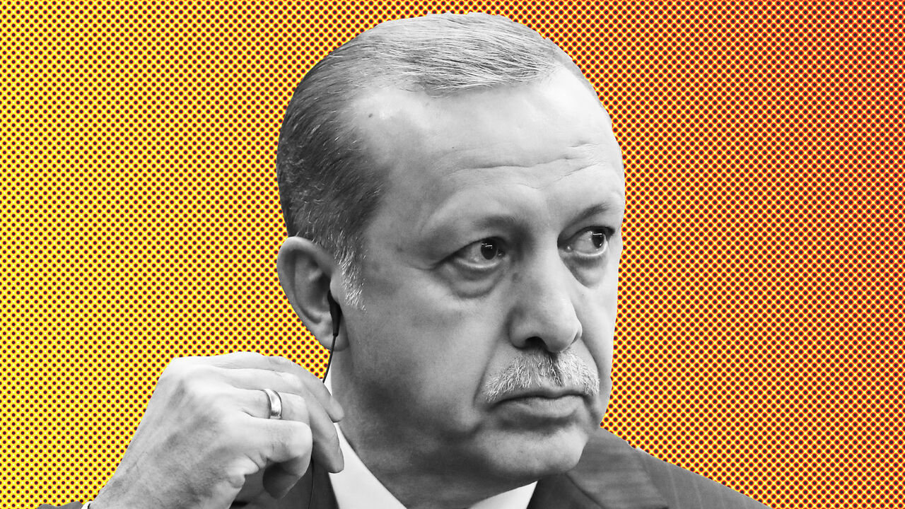 RUSSIA-TURKEY/ Turkey's President Tayyip Erdogan attends a news conference after the talks with Russia's President Vladimir Putin in Sochi, Russia November 13, 2017. REUTERS/Pavel Golovkin/Pool - UP1EDBD1JKFEI