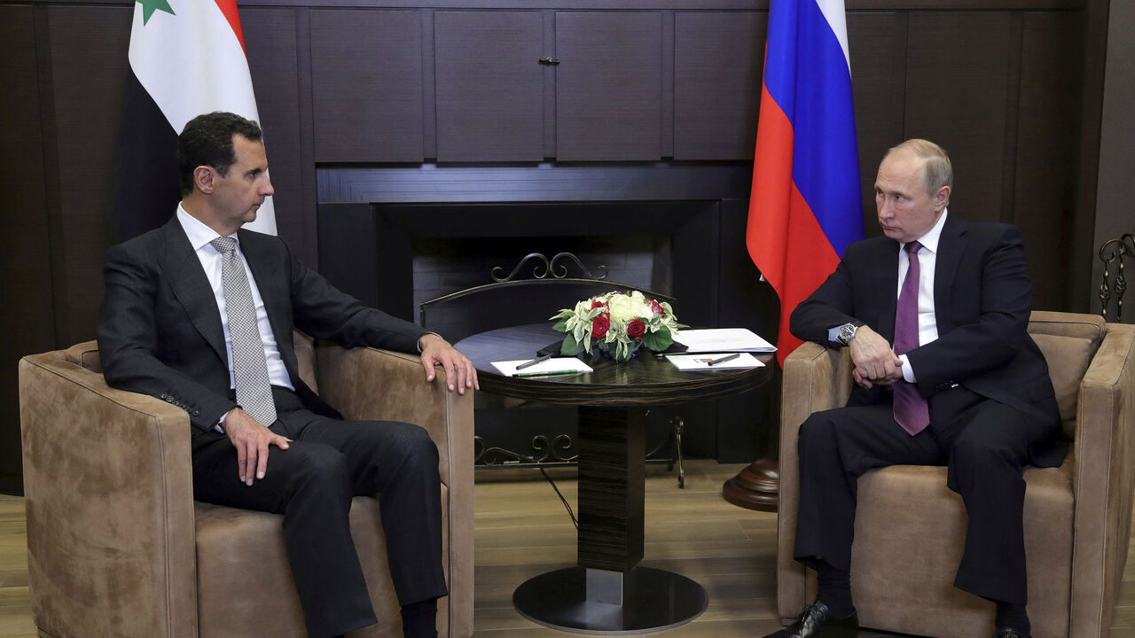 MIDEAST-CRISIS/PUTIN-ASSAD Russian President Vladimir Putin (R) meets with Syrian President Bashar al-Assad in the Black Sea resort of Sochi, Russia November 20, 2017. Picture taken November 20, 2017. Sputnik/Mikhail Klimentyev/Kremlin via REUTERS ATTENTION EDITORS - THIS IMAGE WAS PROVIDED BY A THIRD PARTY. TPX IMAGES OF THE DAY - RC1150583BD0