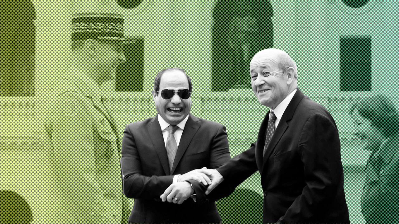 FRANCE-EGYPT/ Egyptian President Abdel Fattah al-Sisi (C) shares a laugh with French Foreign Affairs Minister Jean-Yves Le Drian (R) and French Army General Bruno Le Ray (L), military governor of Paris, in front of the statue of Napoleon in the courtyard at the Hotel des Invalides in Paris, France, October 24, 2017. REUTERS/Charles Platiau - RC1FF2C305B0