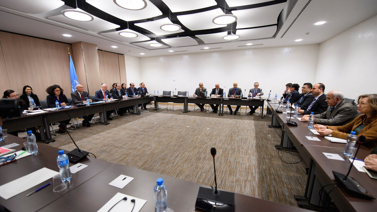 MIDEAST-CRISIS/SYRIA-TALKS A general view of a meeting of Intra-Syria peace talks with Syrian Negotiation Commission (SNC) delegation and U.N Syria envoy Staffan de Mistura, prior to a round of negotiations, during the Intra Syria talks at the European headquarters of the United Nations in Geneva Switzerland, November 29, 2017. REUTERS/Martial Trezzini/Pool - RC17FABA5450