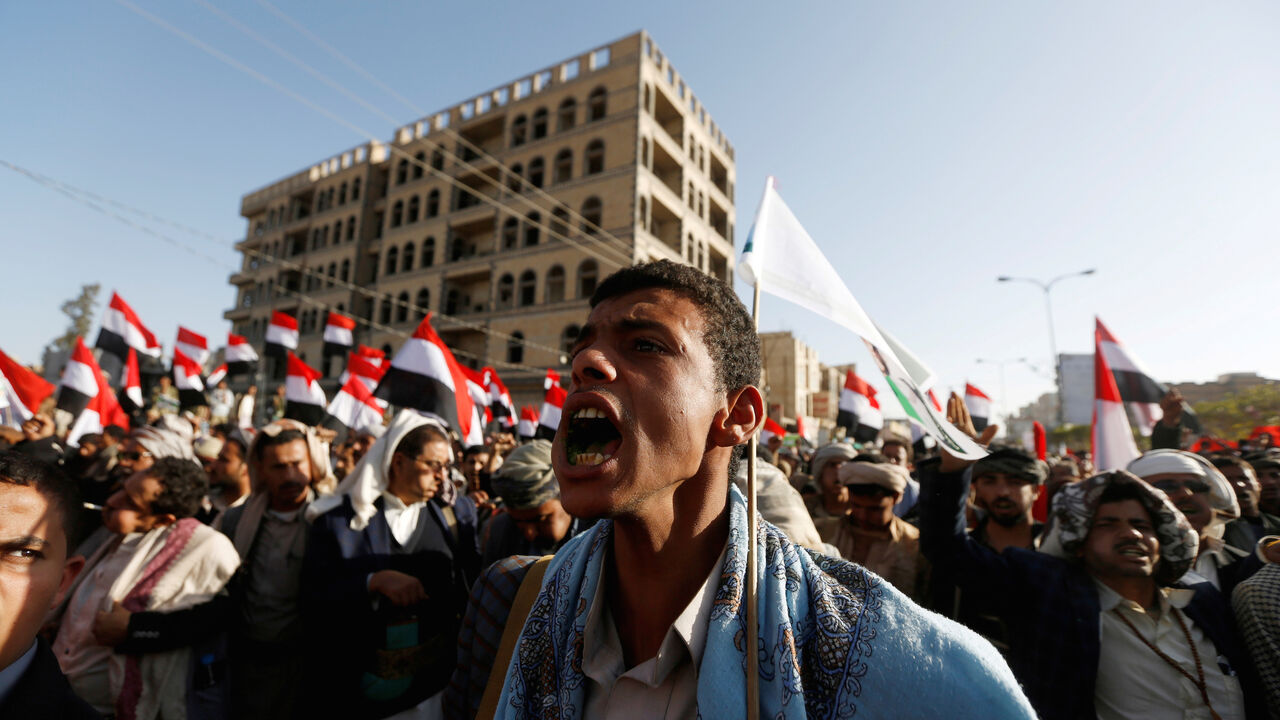 YEMEN-SECURITY/SALEH Houthi followers rally to celebrate the killing of Yemen's former president Ali Abdullah Saleh in Sanaa, Yemen December 5, 2017. REUTERS/Khaled Abdullah TPX IMAGES OF THE DAY - RC1C20D49F70