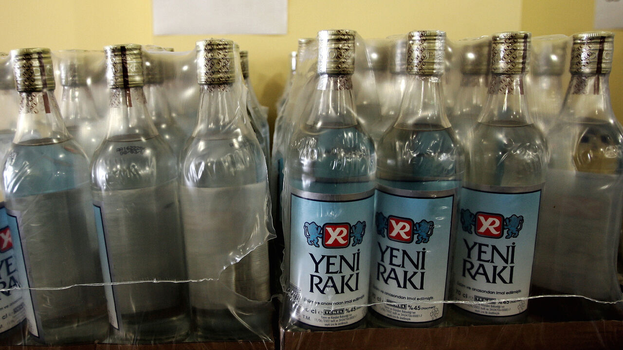Yellow capped new bottles of Turkish liquor of "Yeni Raki" remain packed at a alcohol sales spot in Istanbul March 9, 2005. A Turkish alcohol company on Tuesday ordered the recall of millions of bottles of Turkish liquor as the death toll from a bootleg version of the drink rose to at least 22.[ Galip Yorgancioglu, chief executive of Mey Drinks, said the firm was recalling all 0.7-litre bottles of Tekel brand raki, a popular anise-flavoured drink. Other sizes and brands would remain on shelves. ] - PBEAHUOC