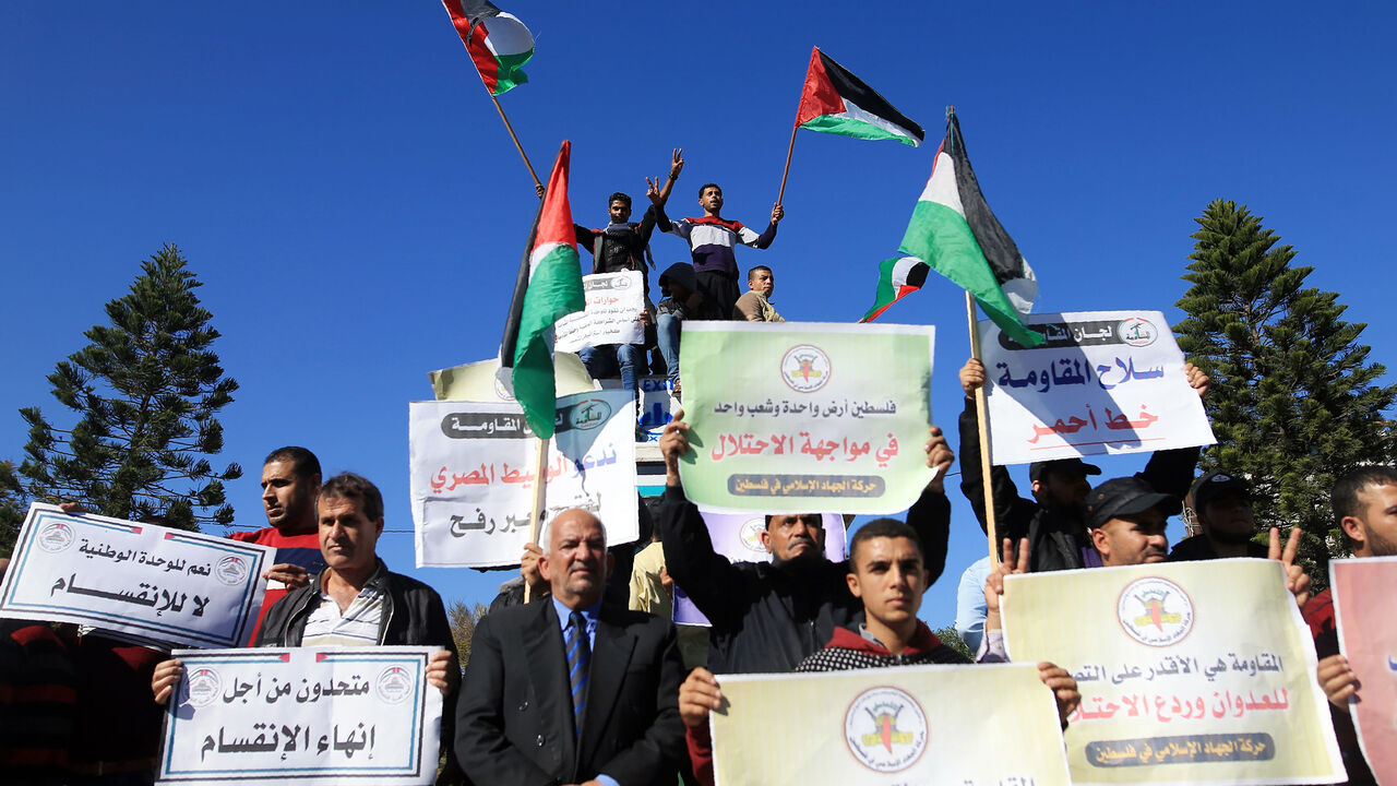 AFP_UT9ZL Palestinians wave the national flag during a demonstration in Gaza City on December 3, 2017, in support of the reconciliation talks between Hamas and Fatah. / AFP PHOTO / MOHAMMED ABED (Photo credit should read MOHAMMED ABED/AFP/Getty Images)