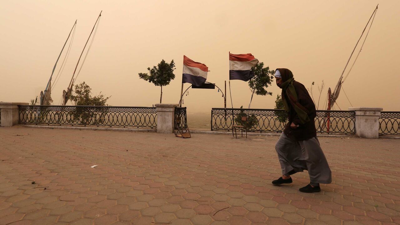 EGYPT-DUST-STORM/ RTR4P4RJ.jpg