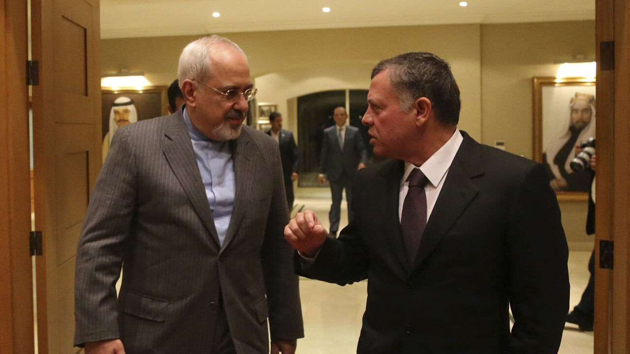 Jordan/ IRAN Jordan's King Abdullah (R) walks with Iranian Foreign Minister Mohammad Javad Zarif befor their meeting at the Royal Palace in Amman January 14, 2014 REUTERS/Jordanian Royal Palace/Yousef Allan/Handout via Reuters (JORDAN - Tags: POLITICS ROYALS) ATTENTION EDITORS - THIS IMAGE WAS PROVIDED BY A THIRD PARTY. FOR EDITORIAL USE ONLY. NOT FOR SALE FOR MARKETING OR ADVERTISING CAMPAIGNS. THIS PICTURE IS DISTRIBUTED EXACTLY AS RECEIVED BY REUTERS, AS A SERVICE TO CLIENTS - GM1EA1F08CI01
