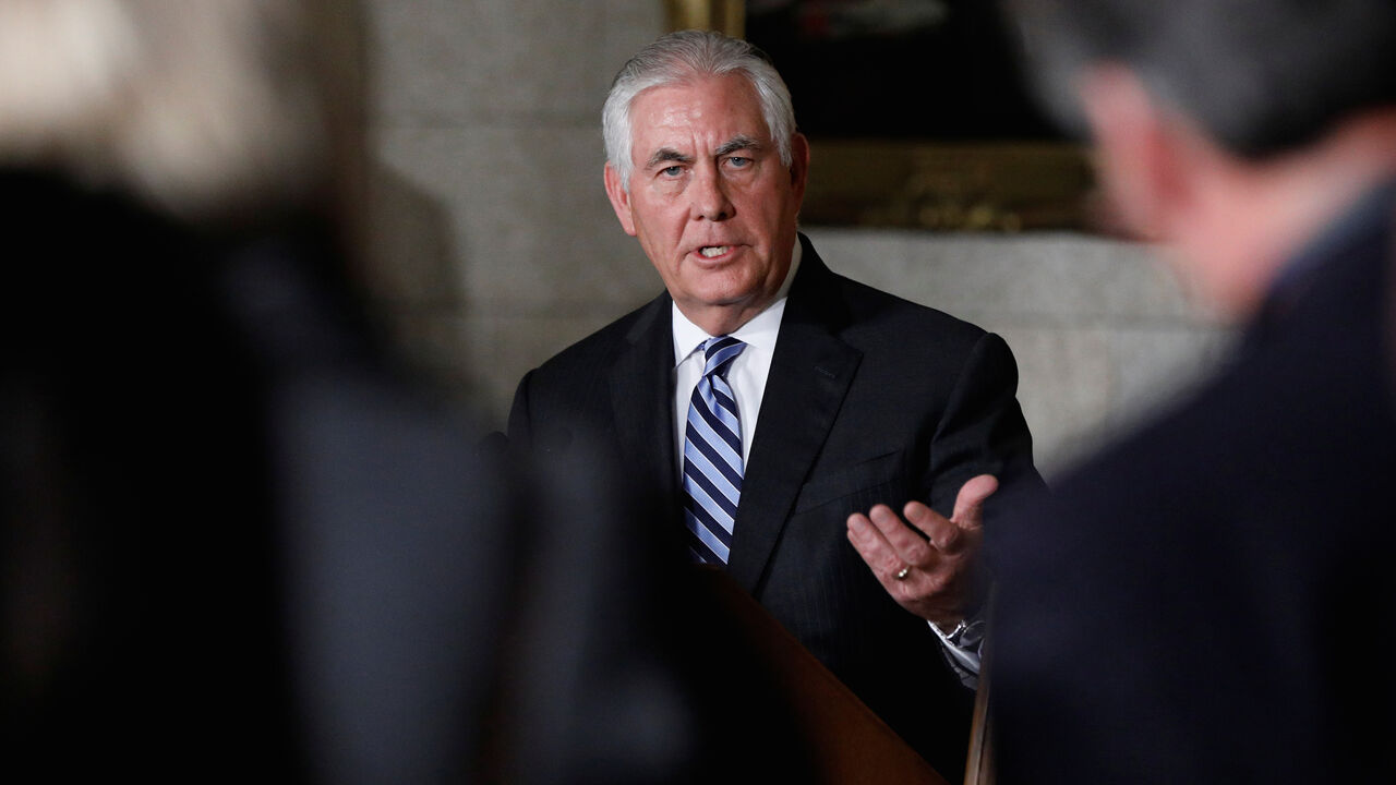 NORTHKOREA-MISSILES/CANADA U.S. Secretary of State Rex Tillerson takes part in a news conference with Canada's Foreign Minister Chrystia Freeland (not shown) on Parliament Hill in Ottawa, Ontario, Canada, December 19, 2017. REUTERS/Blair Gable - RC1F3121B170