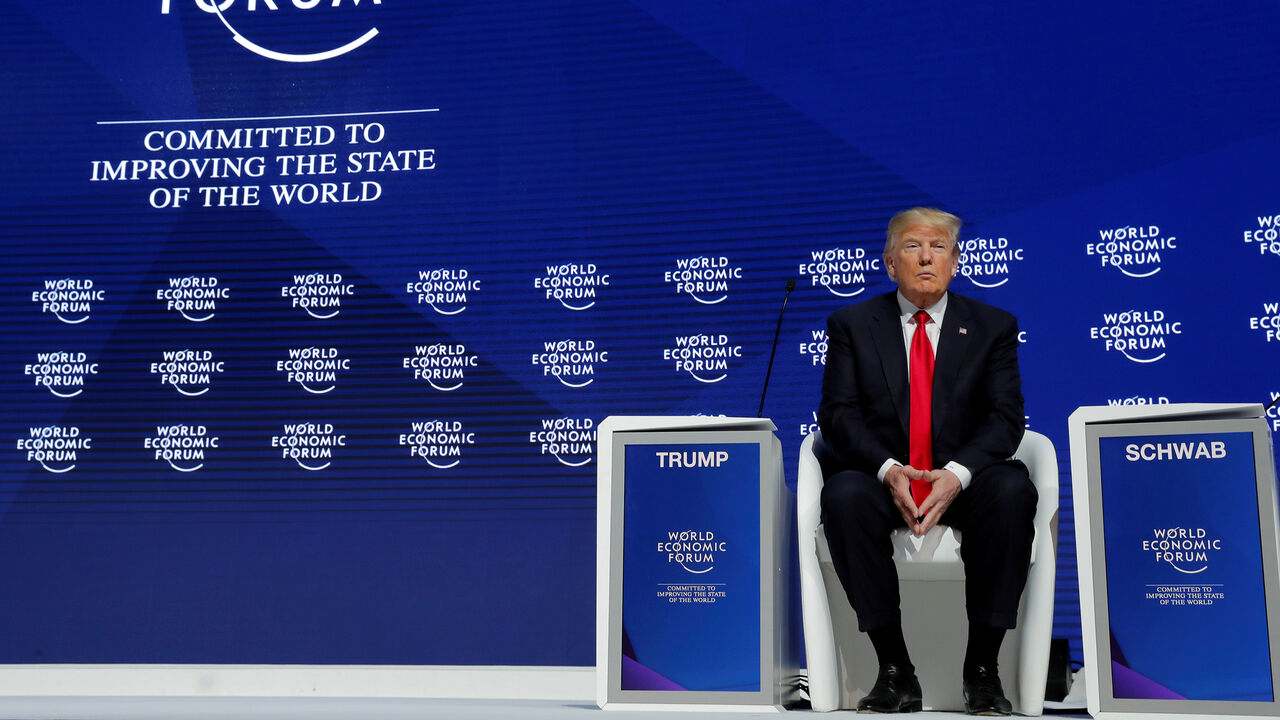DAVOS-MEETING/TRUMP RTX4KU19.jpg