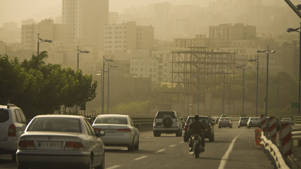 EDITORS' NOTE: Reuters and other foreign media are subject to Iranian restrictions on their ability to film or take pictures in Tehran.
Motorists travel on a highway in Tehran as the city is covered in dust July 6, 2009. The government closed private educational centres, state offices, industrial units and military bases for two days and raised its pollution alert status due to the dust, which an official from Tehran's environment office attributed the source to dust from dried marshland in Iraq blown towar