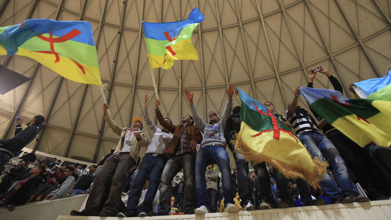 LIBYA/ Members of the audience wave Amazigh flags during Libya's first festival of the Amazigh songs in Benghazi December 15, 2011. REUTERS/Esam Al-Fetori (LIBYA - Tags: POLITICS SOCIETY TPX IMAGES OF THE DAY) - GM1E7CG0KSM01