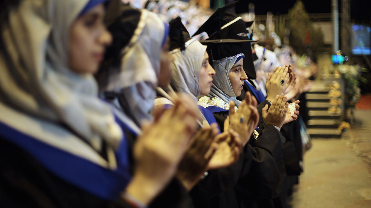 MIDEAST-GAZA/ Palestinian students attend their graduation ceremony at the University College of Applied Sciences in Gaza City September 10, 2014. REUTERS/Ibraheem Abu Mustafa (GAZA - Tags: EDUCATION) - GM1EA9B0BV901