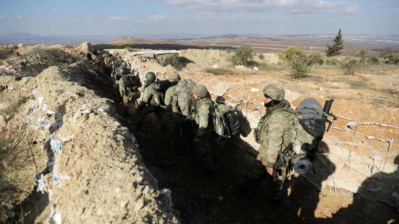 MIDEAST-CRISIS/SYRIA-TURKEY Turkish forces are seen on Mount Barsaya in northeast of Afrin, Syria January 28, 2018.REUTERS/ Khalil Ashawi - RC1E13D8A6D0