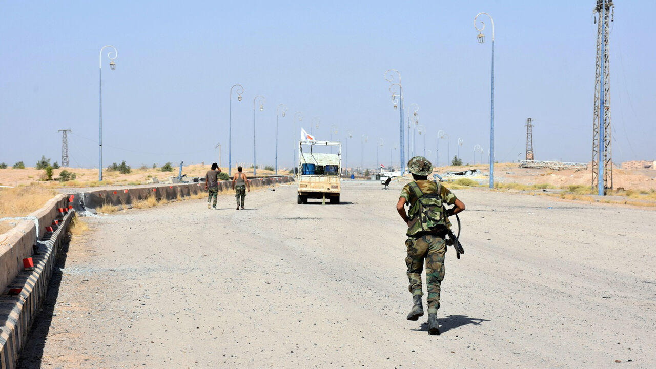 MIDEAST-CRISIS/SYRIA-DEIR-AL-ZOR-FIGHTING Syrian Army soldiers walk along a street in Deir al Zor, Syria in this handout picture provided by SANA on September 11, 2017. SANA/Handout via REUTERS ATTENTION EDITORS - THIS PICTURE WAS PROVIDED BY A THIRD PARTY. REUTERS IS UNABLE TO INDEPENDENTLY VERIFY THE AUTHENTICITY, CONTENT, LOCATION OR DATE OF THIS IMAGE. - RC17E35CAF70